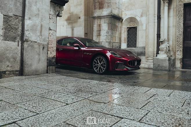 마세라티 이탈리안 고성능 GT 그란투리스모