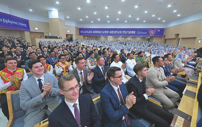 2025년 11월 15일 열린 ‘세종집현 하나님의 교회’ 헌당식에 충남권 신자와 83차 해외성도방문단이 함께했다. 하나님의 교회