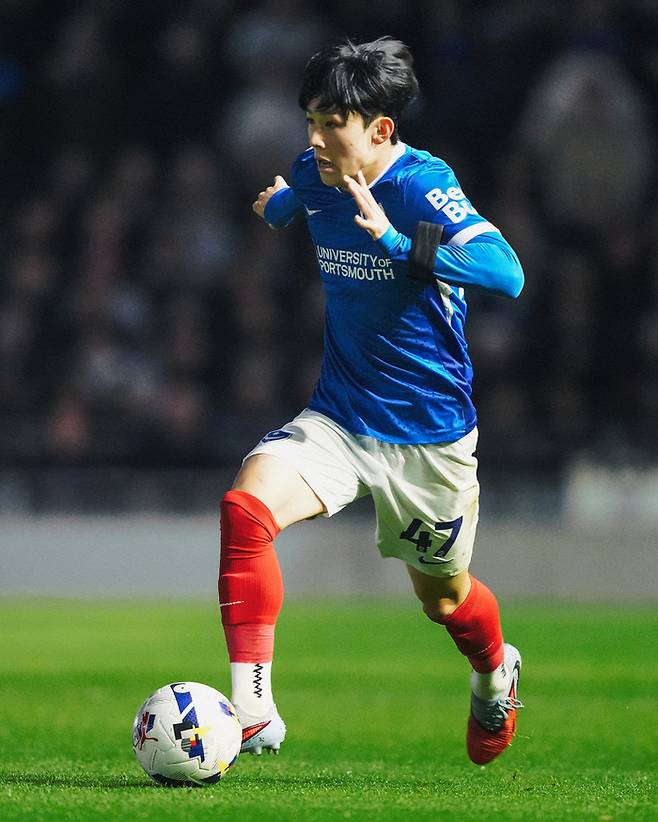 ▲ 잉글랜드 프로축구 챔피언십(2부) 무대에서 뛰는 공격수 양민혁이 후반 추가시간 극적인 결승 골로 홈구장을 폭발시켰다. 올 시즌 리그 3호 골. 유럽 데뷔 후 한 시즌 개인 최다골 기록을 새로 썼다. ⓒ 포츠머스