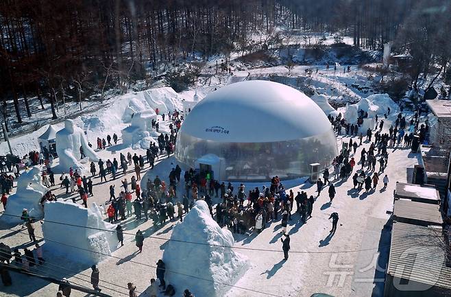 올해 초 강원도 태백시 당골광장에서 열린 '제32회 태백산 눈축제(2025 태백 겨울 축제)' 자료 사진. (태백시 제공) 2025.2.9/뉴스1 ⓒ News1 신관호 기자