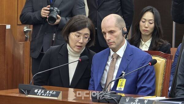 ▲ 31일 열린 쿠팡 연석 청문회에 참석한 해롤드 로저스 쿠팡 대표이사. 사진=김용욱 기자