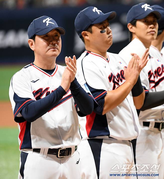 2025 K-BASEBALL SERIES 대한민국과 체코의 평가전이 8일 고척스카이돔에서 열렸다. 류지현 감독이 생각에 잠겨 있다. 고척=박재만 기자 pjm@sportschosun.com/2025.11.08/