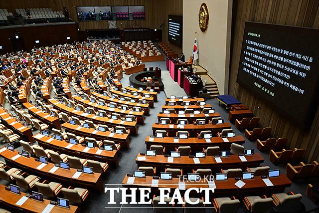 9월 11일 오후 서울 여의도 국회에서 열린 본회의에 '3대 특검' 개정안이 상정되고 있다. /국회=남윤호 기자