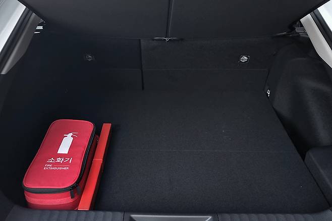 토요타 프리우스 HEV AWD. 사진: 김학수 기자