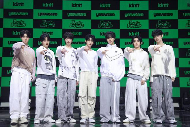유네버멧으로 먼저 활동한 7인(사진=모드하우스)