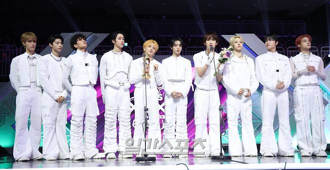 2025 코리아 그랜드 뮤직 어워즈 with iM뱅크’(2025 KGMA) 첫날 아티스트데이가 14일 오후 인천 영종도 인스파이어 아레나에서 펼쳐졌다. 베스트아티스트 상을 수상한 싸이커스가 소감을 말하고 있다. 영종도(인천)=KGMA특별취재단/2025.11.14./