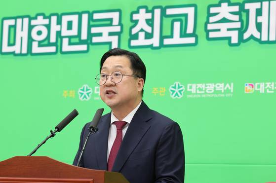 이장우 대전시장이 '대전0시축제' 관련 성과 브리핑을 하고 있다. 뉴스1