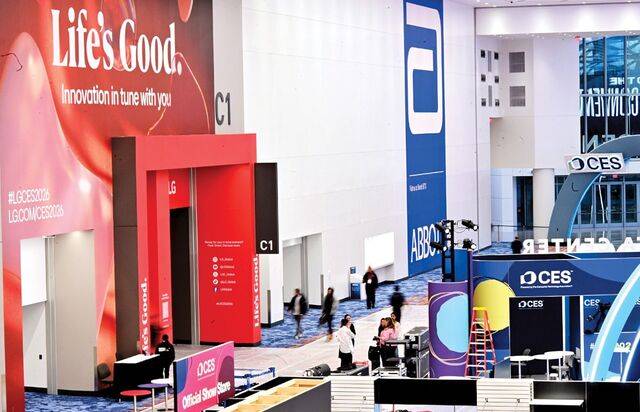 LG전자가 새로 단장한 LVCC 메인 입구에서 광고를 선보이며 관람객 맞을 준비를 마쳤다. LG전자 제공