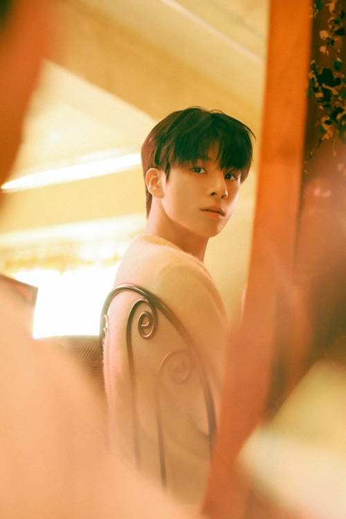 가수 정동원이 새 미니앨범을 발표한다.