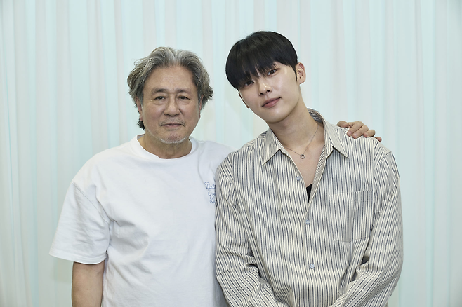 넷플릭스 ‘맨 끝줄 소년’ 출연 배우 최민식(왼쪽), 최현욱. 넷플릭스 제공