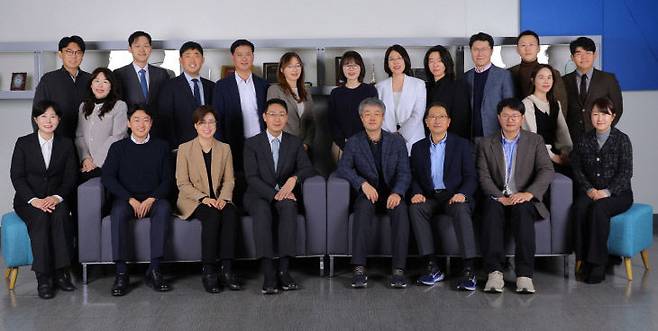 과학기술정책연구원(STEPI) 연구자들. 아웃룩 발췌