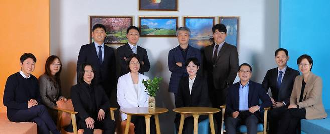 'STEPI 아웃룩 2026'에 참여한 전문가 12인.