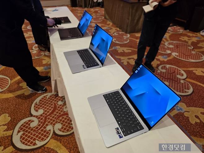 삼성전자가 지난 4일(현지시간) 미국 라스베이거스 윈호텔에서 진행된 브리핑 당시 진열한 '갤럭시 북6 시리즈'. 사진=김대영 기자