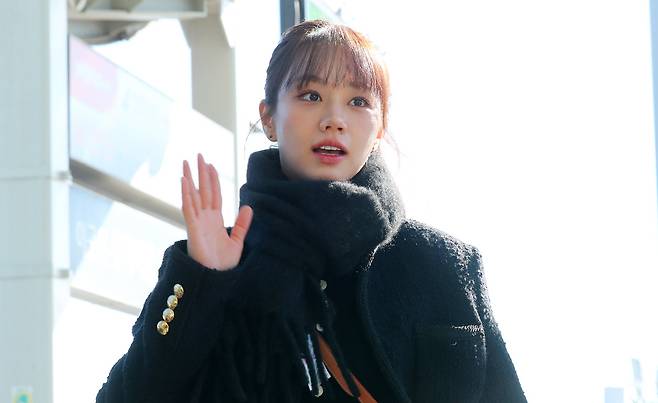 가수 겸 배우 혜리가 ‘아시아 아티스트 어워즈 2025(AAA 2025)’ 참석을 위해 지난달 5일 인천국제공항에서 대만으로 출국하고 있다. 뉴시스