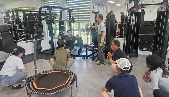 주민들의 신체 건강을 위한 '헬스교실'은 대도시에서나 볼 수 있을 법한 프로그램을 농촌 지역에서도 누릴 수 있게 했다. 금수강산면 제공