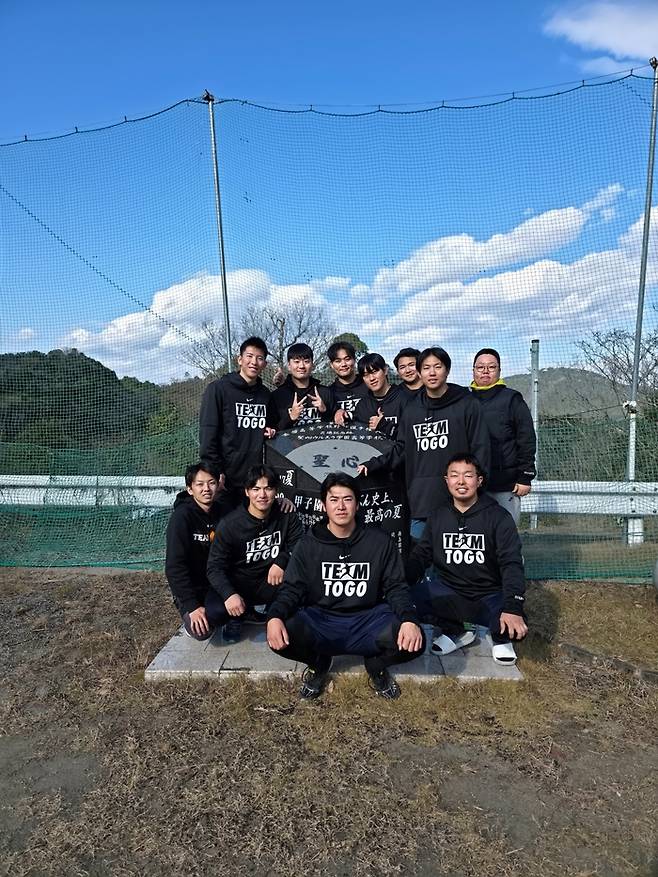 두산 이영하가 후배들과 함께 2026시즌을 앞두고 개인 훈련을 진행 중이다. 사진 | 두산 베어스