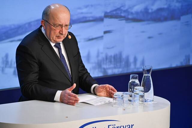 안드류스 쿠빌류스 유럽연합 국방·우주 담당 집행위원이 11일 스웨덴 살렌에서 열린 콘퍼런스에서 연설하는 모습. EPA 연합뉴스