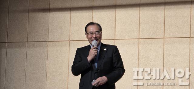 ▲이개호 의원이 지난 10일 목포에서 열린 '전남의 목소리, 타운홀 미팅'에서 모두 발언을 하고 있다ⓒ이개호 의원 측