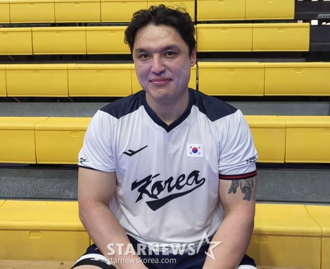 박동원이 12일 훈련을 마치고 취재진과 인터뷰를 하고 있다. /사진=안호근 기자