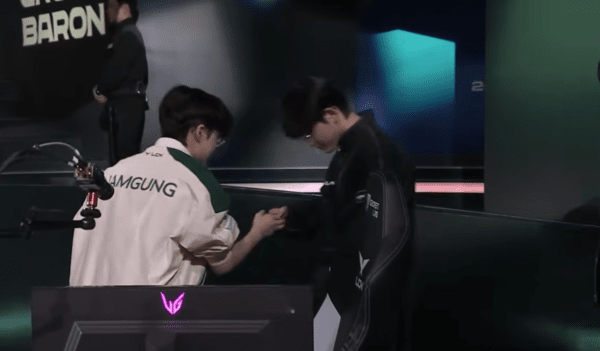 14일 오후 DK가 서울 종로 롤파크 LCK아레나에서 열린 '2026 LCK컵' 그룹 배틀 1주차 브리온과 경기에서 1, 2세트 도합 단 1데스만을 기록한 '쇼메이커' 허수의 맹활약을 앞세워 2-0으로 승리했다. /사진=SNS 동영상 캡처