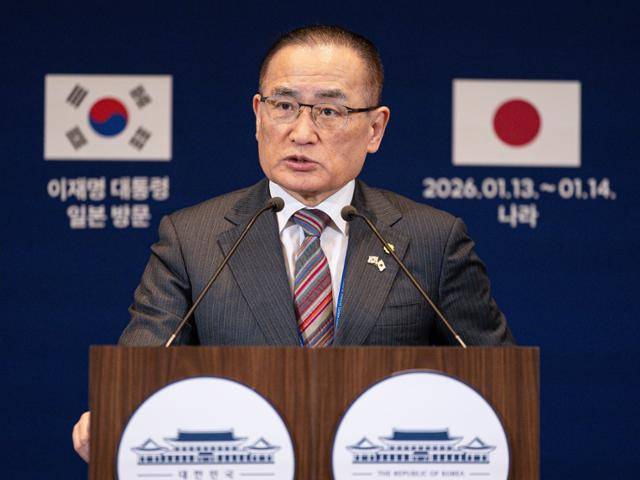 위성락 청와대 국가안보실장이 14일 일본 오사카에 마련된 대한민국 프레스센터에서 한일 정상회담 등 주요 성과 관련 브리핑을 하고 있다. 오사카=뉴시스