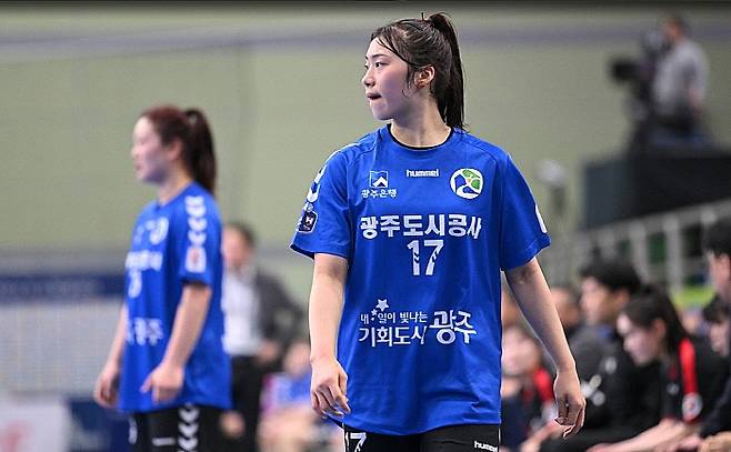 지난 10일 SK슈글즈와의 경기에서 광주도시공사 김서진이 코트를 바라보고 있다. 한국핸드볼연맹 제공