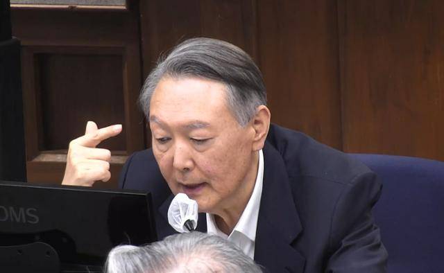 12·3 비상계엄 관련 내란 우두머리 혐의로 기소된 윤석열 전 대통령이 13일 서울 서초구 서울중앙지방법원 417호 형사대법정에서 열린 내란 우두머리 혐의 결심공판에서 최후진술하고 있다. 서울중앙지법 제공