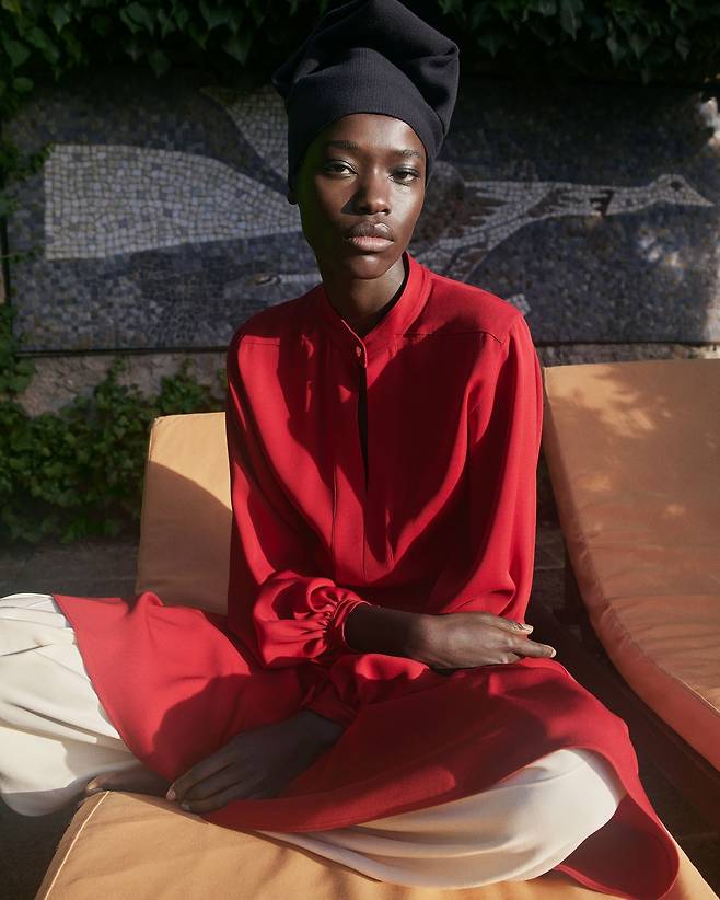 로로피아나 봄·여름 패션 캠페인 스틸컷