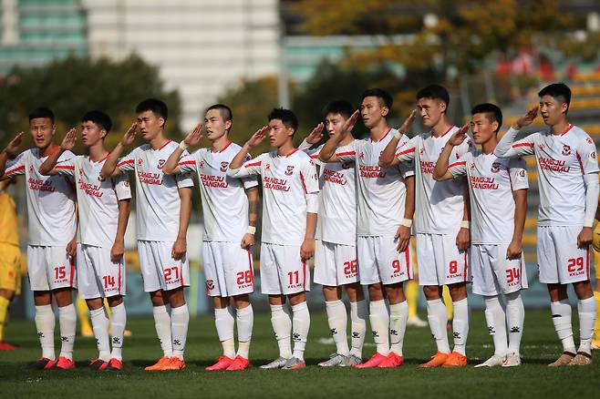 김천은 지난해 창단 최고 성적(3위)를 기록했지만 정정용 감독의 전북 이적과 내년 K리그2 자동 강등 등이 맞물렸다. 비시즌 목표의식 재정립과 조직력 강화가 절실하다. 사진은 2020년 상주 상무의 모습. 사진제공│한국프로축구연맹