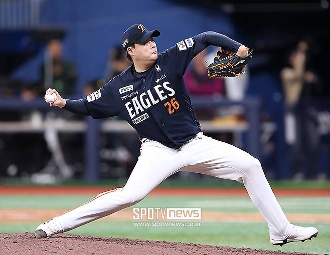 ▲ 한승혁은 지난해 시즌 71경기에 나가 64이닝을 던지며 3승3패3세이브16홀드 평균자책점 2.25로 맹활약했다. KT는 한승혁과 3억 원에 연봉 재계약을 마쳤다. 무려 219.1%가 인상됐다. ⓒ곽혜미 기자