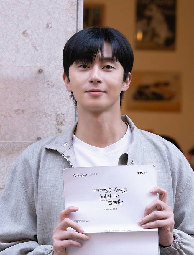 배우 박서준이 로맨스물로 돌아온 소감을 밝혔다. 사진| 어썸이엔티