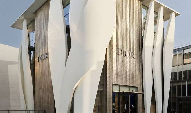 중국 베이징 싼리툰에 문을 연 '하우스 오브 디올 베이징' 매장. LVMH 홈페이지