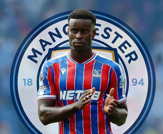 주축 수비수들의 연이은 부상으로 비상이 걸린 맨체스터 시티가 크리스털 팰리스의 캡틴이자 잉글랜드 국가대표 센터백 마크 게히를 영입하며 급한 불을 끄게 됐다. 유럽 축구 이적시장 전문가 파브리치오 로마노는 16일(한국시간) 맨체스터 시티가 마크 게히 영입에 합의했다면서 이적이나 계약이 확정적일 때 쓰는 'HERE WE GO!'를 덧붙였다. 축구계 최고의 공신력을 자랑하는 영국 공영방송 BBC 역시 맨시티가 게히 영입에 대한 원칙적 합의에 도달했다고 보도했다. SNS