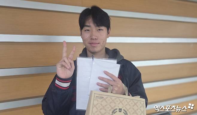 2026 KBO리그 신인드래프트에서 1라운드 전체 4순위로 롯데 자이언츠에 지명된 신인 투수 신동건. 사진 엑스포츠뉴스 DB