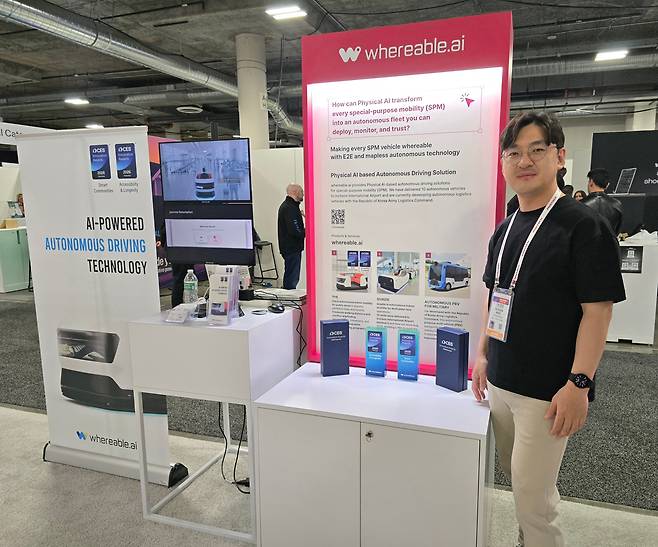 웨어러블에이아이 창업자인 백두산 대표가 8일(현지시각) 미국 라스베이거스에서 열린 세계 최대 IT·가전 전시회 ‘CES 2026’ 현장에서 조선비즈와 인터뷰를 하고 있다./라스베이거스=정두용 기자