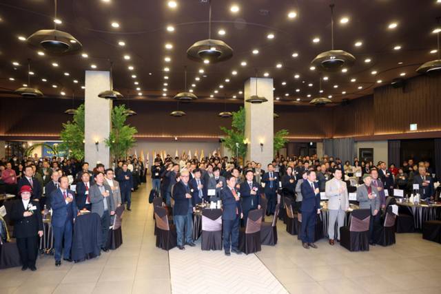 ▲ (사)수원특례시 강원특별자치도민회(회장 이호용)가 주최한 강원인 한마음 신년음악회가 지난 16일 경기 수원 라메르아이컨벤션에서 열렸다. 수원강원도민회 제공.