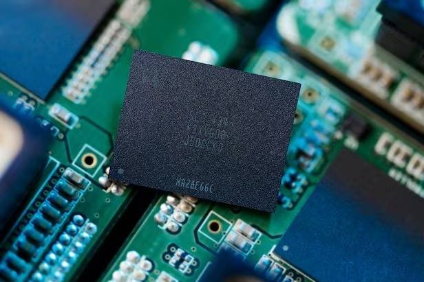 삼성전자가 업계 최초로 양산한 쿼드레벨셀(QLC) 9세대 V낸드. 삼성전자 제공