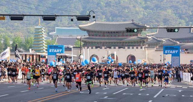 서울 광화문에서 열린 마라톤 대회 모습. 연합뉴스