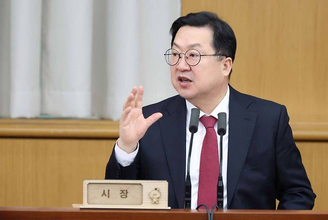 이장우 대전시장은 29일 대전시 주간업무회의에서 발언을 하고 있다. 사진제공은 대전시