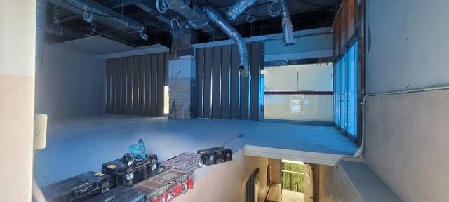 옛 대구 서구 홈플러스 내당점 건물에 장보고 식자재마트가 입점을 앞둔 가운데 19일 오전 내부 인테리어 공사가 진행 중인 모습이다. 권영진 기자