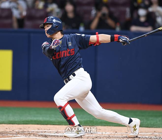 롯데 한태양이 23일 서울 고척스카이돔에서 열린 2025 KBO리그 키움과 경기 3회초 좌전안타를 치고 있다. 고척 | 최승섭기자 thunder@sportsseoul.com