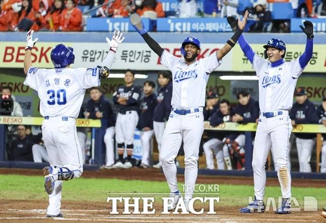 삼성 라이온즈는 이번 시즌 한결 강화된 전력으로 2연패에 도전하는 LG 트윈스의 대항마로 꼽히고 있다. /뉴시스