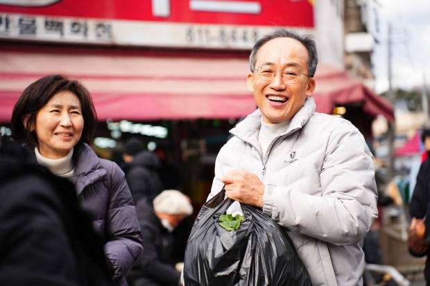 지난해 설맞이 현풍장 방문한 추경호 의원. 사진=추경호 의원실 제공