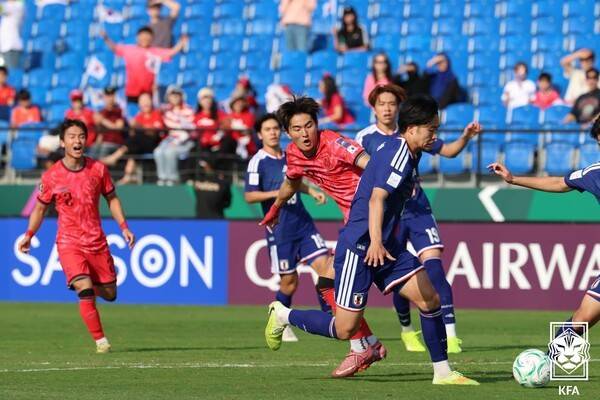 한국 U-23 대표팀 백가온이 20일 사우디아라비아 제다에 위치한 킹 압둘라 스포츠 시티홀 스타디움에서 일본과 2026 아시아축구연맹(AFC) U-23 아시안컵 4강전에서 슈팅을 선보이고 있다. /사진=대한축구협회