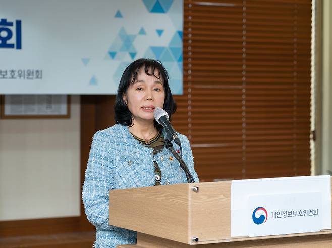 송경희 개인정보보호위원장이 21일 서울 중구 프레스센터에서 열린 신년 기자간담회에서 인사말을 하고 있다./개인정보보호위원회 제공