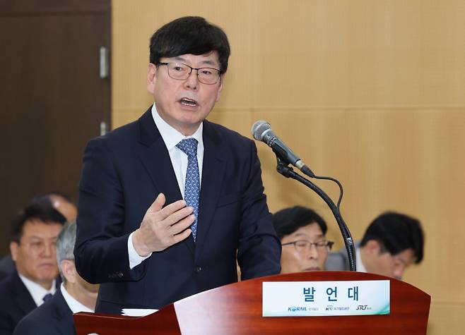 (대전=뉴스1) 김기태 기자 = 박선순 다원시스 대표가 21일 한국철도공사(코레일) 대전본사에서 열린 국회 국토교통위원회의 한국철도공사, 국가철도공단, (주)에스알(SR) 등에 대한 국정감사에서 위원 질의에 답변하고 있다. 2025.10.21/뉴스1 Copyright (C) 뉴스1. All rights reserved. 무단 전재 및 재배포, AI학습 이용 금지. /사진=(대전=뉴스1) 김기태 기자