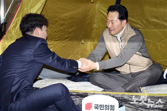 윤창원 기자