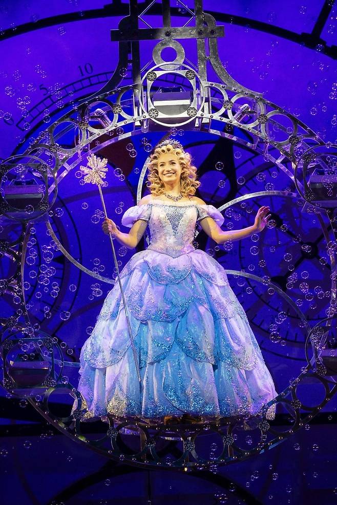 뮤지컬 위키드 내한 공연 오프닝 장면. <파워엔터테인먼트 제공>