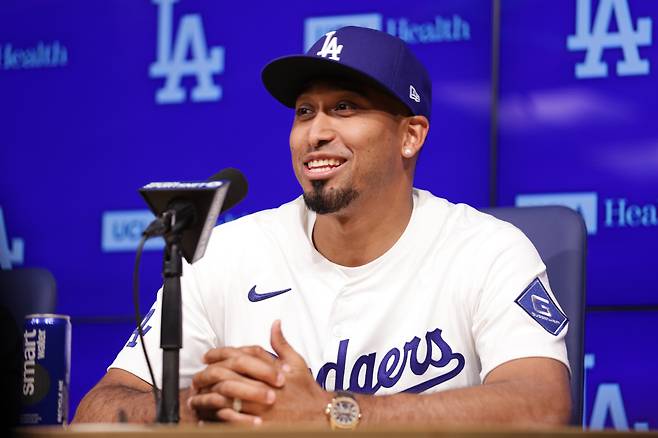 Edwin Diaz speaks during his introduction as a new member of the Los Angeles Dodgers baseball team Friday, Dec. 12, 2025, in Los Angeles. (AP Photo/Ethan Swope)
<저작권자(c) 연합뉴스, 무단 전재-재배포, AI 학습 및 활용 금지>