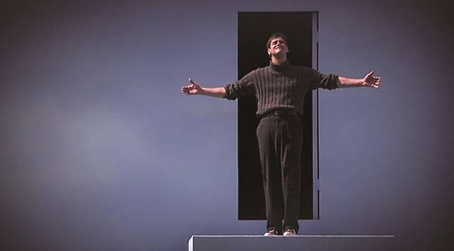 거짓 세계인 시헤이븐을 탈출해 현실로 나가는 트루먼. /사진 파라마운트 픽처스